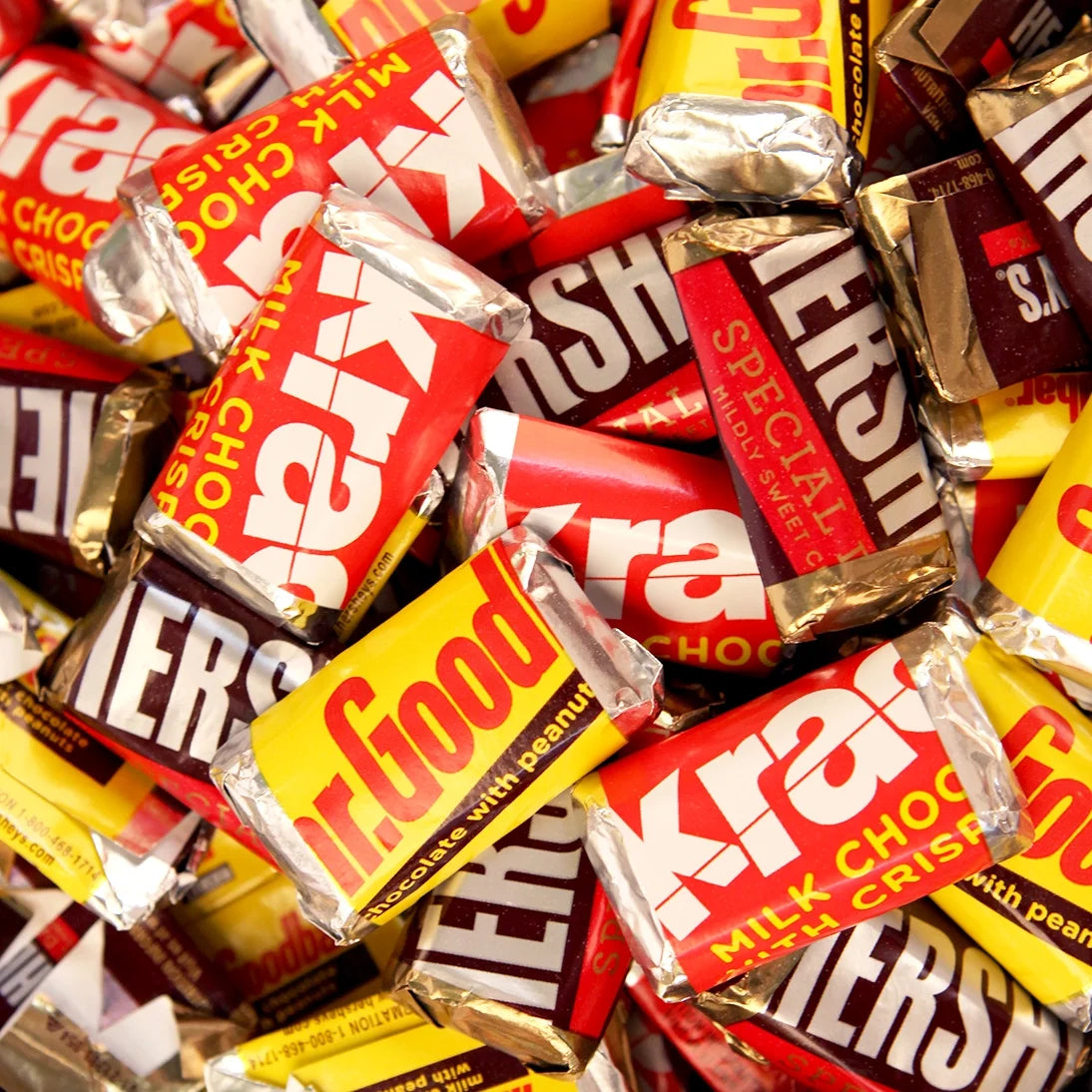 116 Pcs Chocolate & Kisses Candy Favors (1.50 lbs) Grey Z305