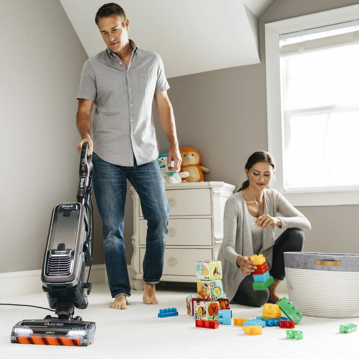 Upright Vacuum with DuoClean Self-Cleaning M2988