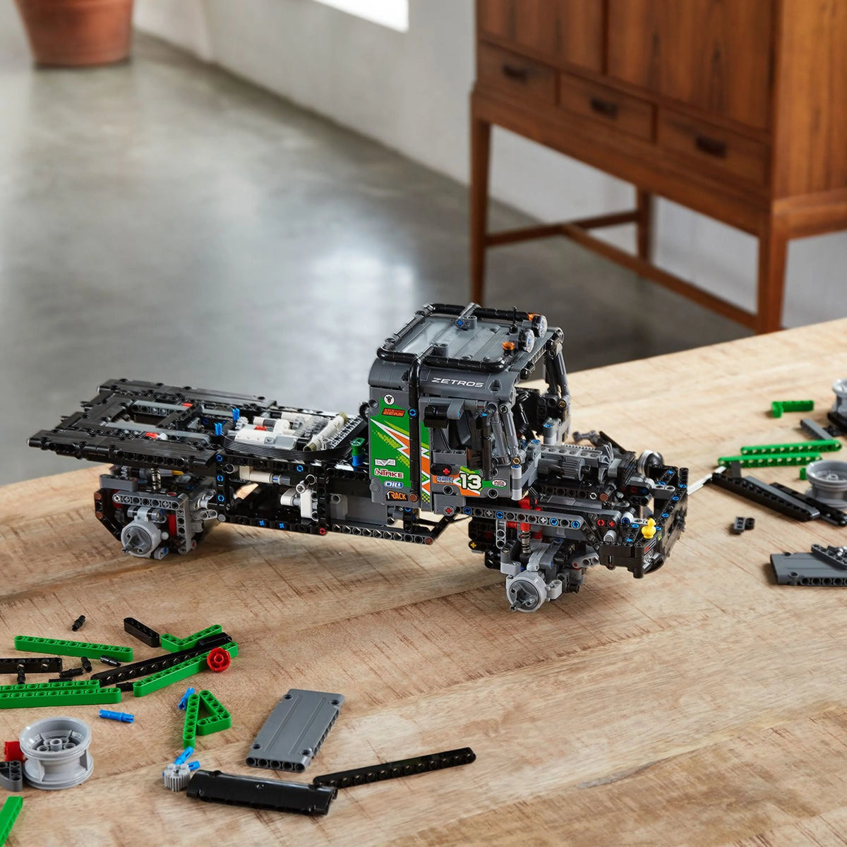 4x4 Building Toy 2,110 Pieces N466841