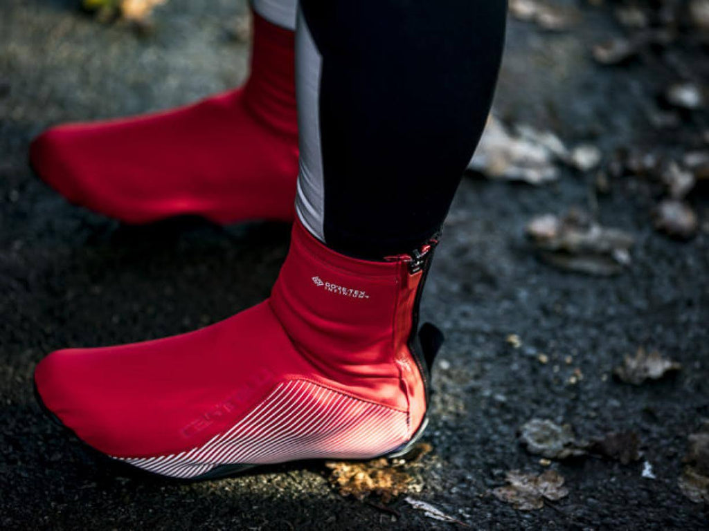 Red M Shoecover Q899